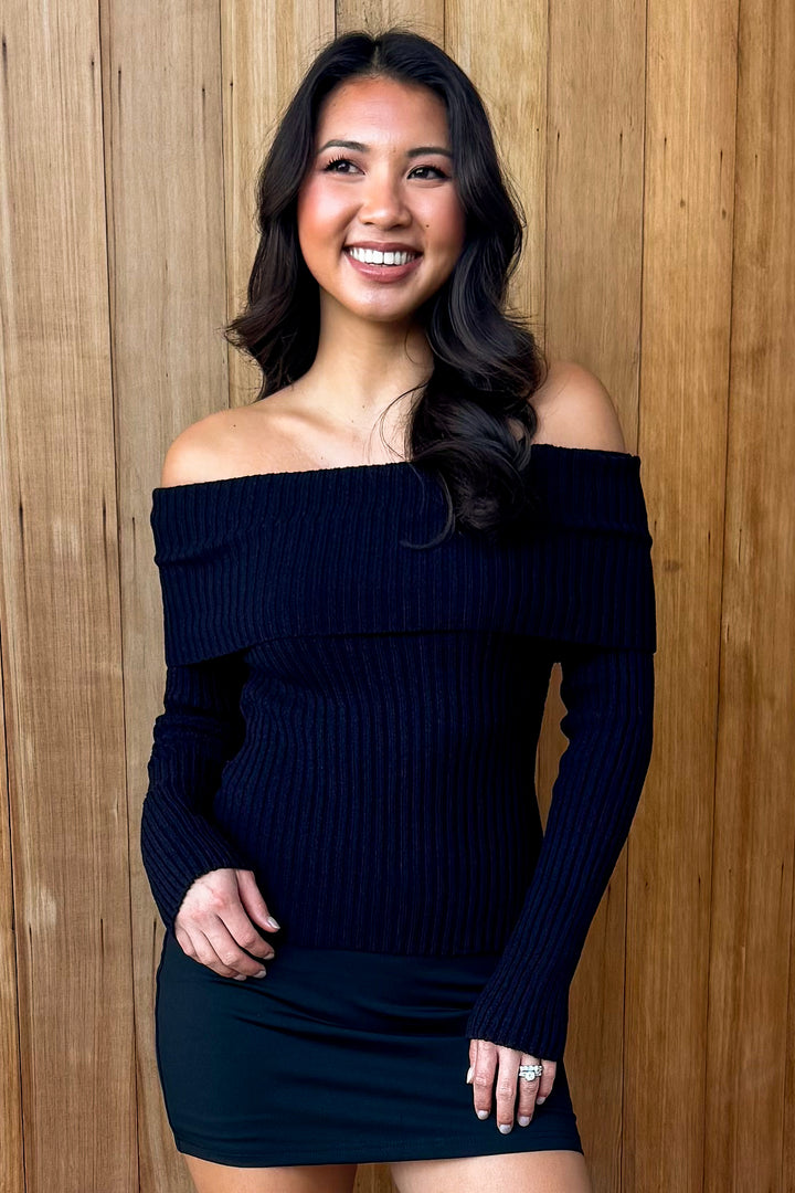 Main Character Off the Shoulder Top -Black