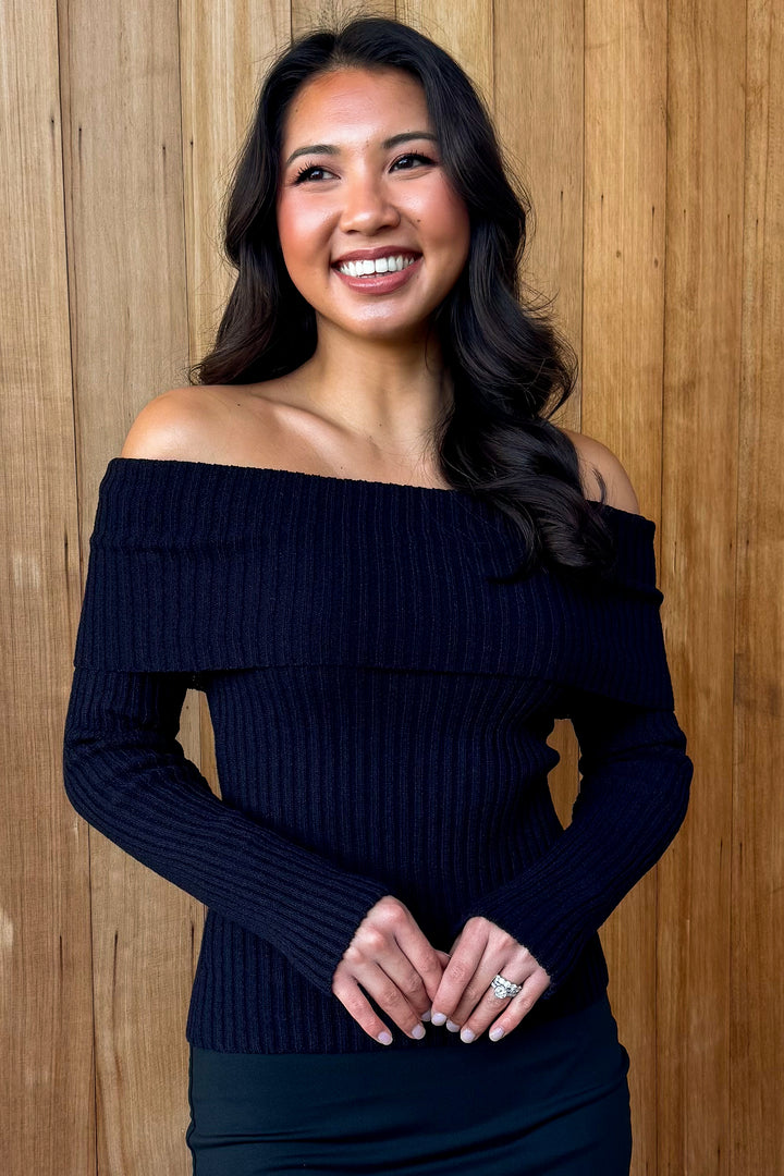 Main Character Off the Shoulder Top -Black